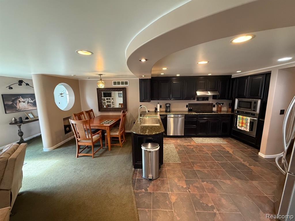 958 N Cass Avenue, Vassar, MI 48768 — Photo 4