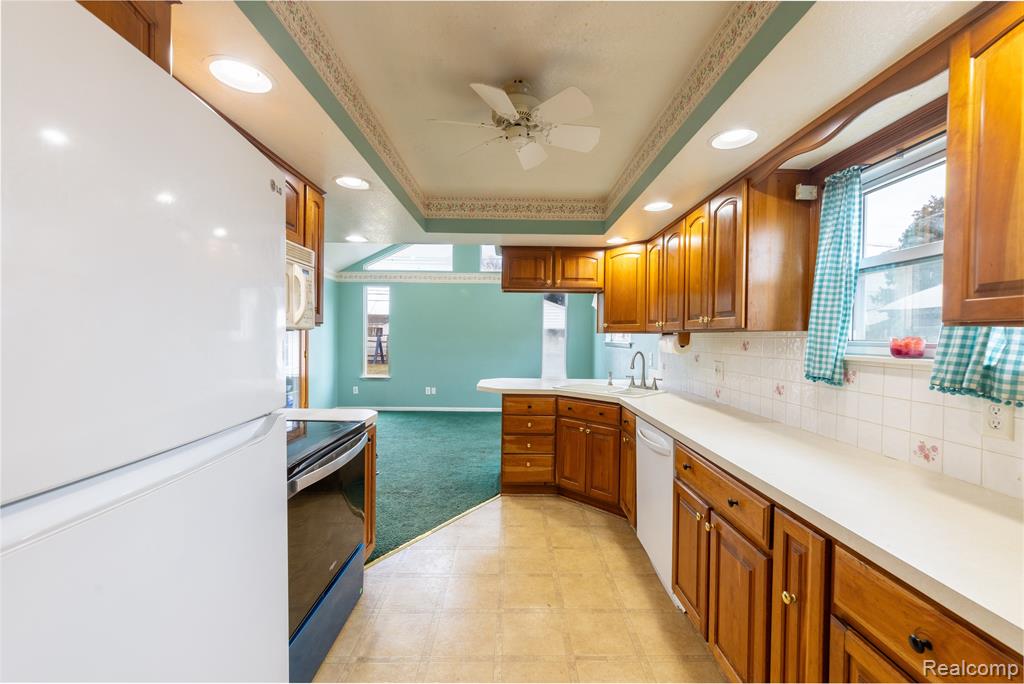 8374 MAYFAIR Street, Taylor, MI 48180 — Photo 9