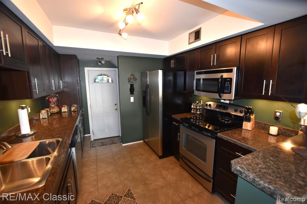 1550 BRENTWOOD Drive, Troy, MI 48098 — Photo 11