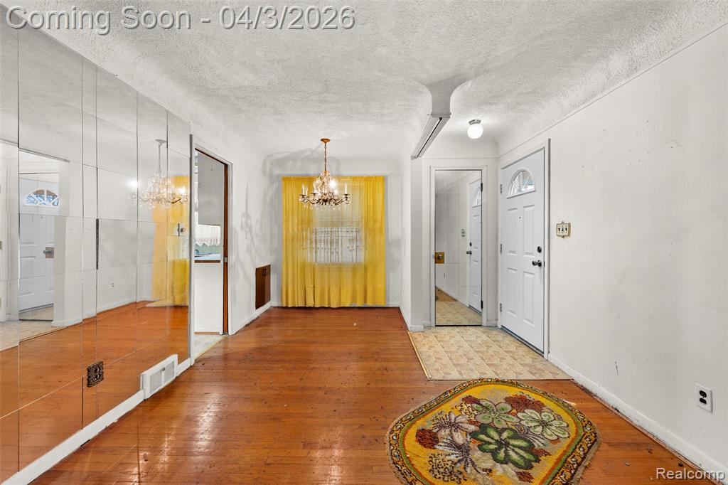 516 E Woodward Heights Boulevard, Hazel Park, MI 48030 — Photo 8