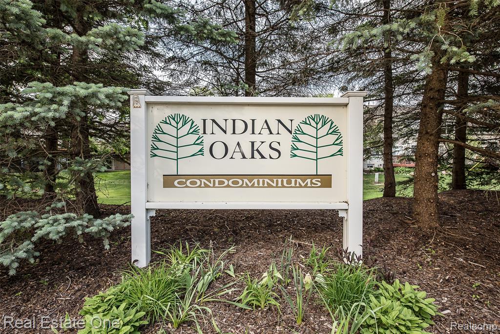 527 INDIAN OAKS Drive, Howell, MI 48843 — Photo 32