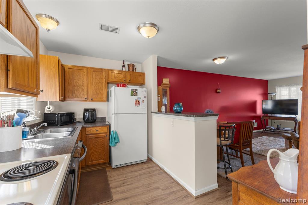 23272 STOFLET Lane, Trenton, MI 48183 — Photo 21