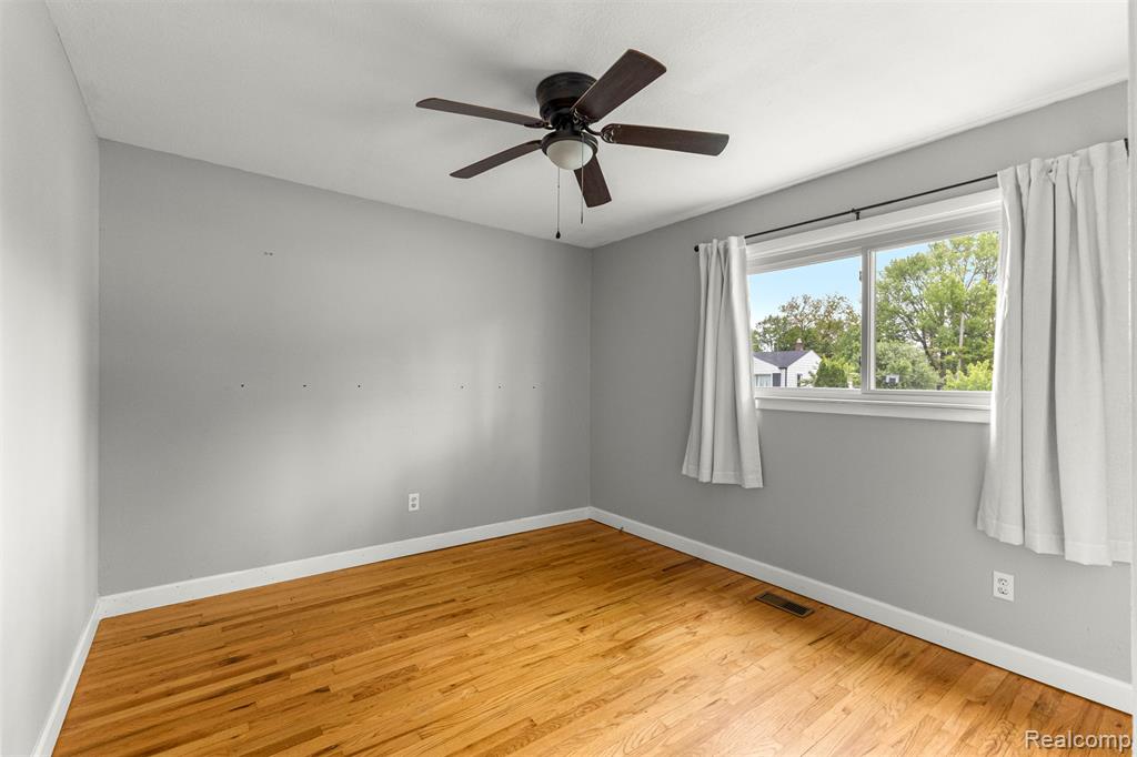 4516 Edgewood Street, Dearborn Heights, MI 48125 — Photo 17