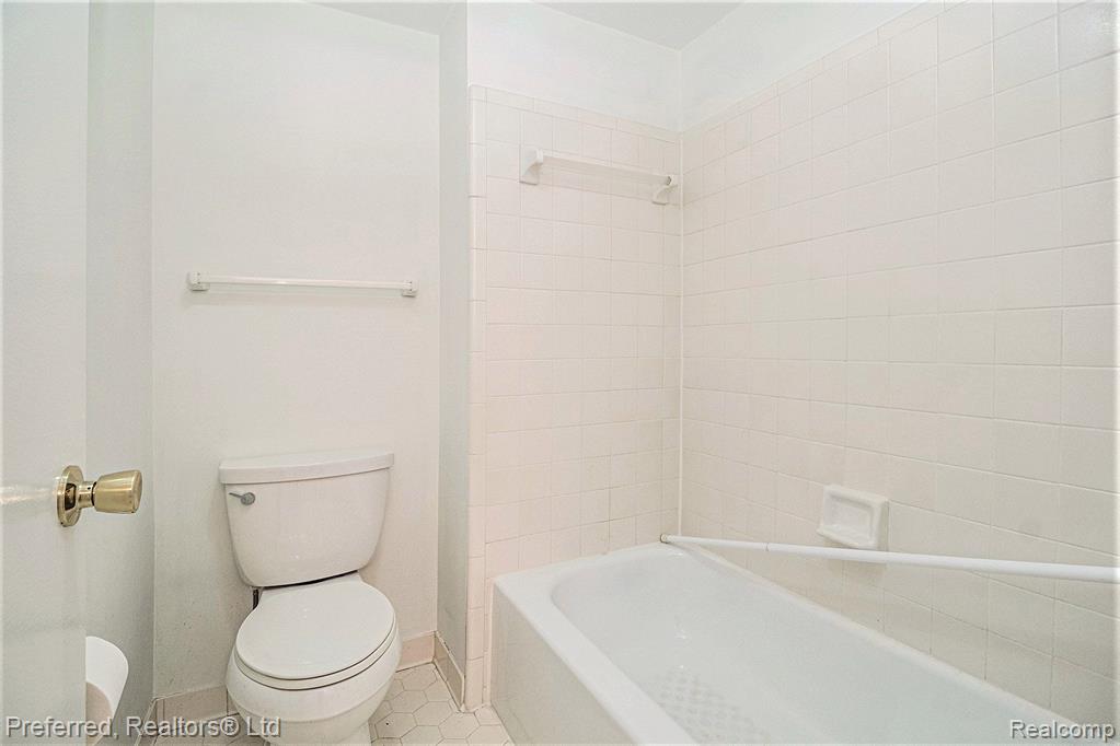 2125 NATURE COVE Court, 101, Ann Arbor, MI 48104 — Photo 21