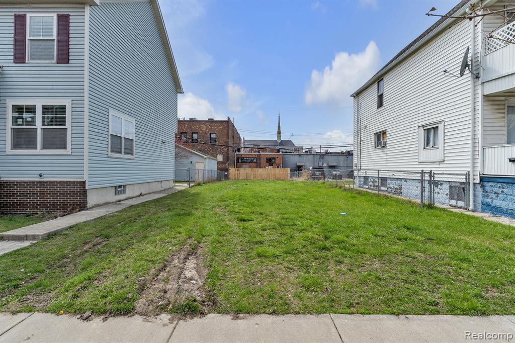 9363 MITCHELL Street, Hamtramck, MI 48212 — Photo 31