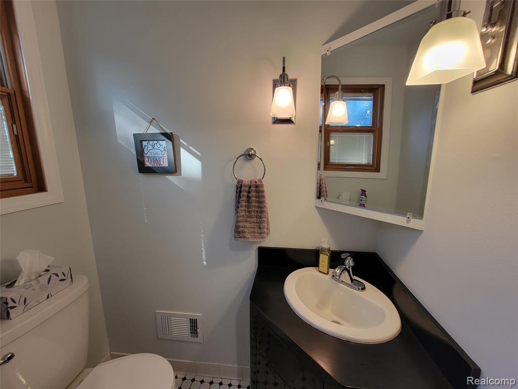 9658 Blauvelt Drive, Grosse Ile, MI 48138 — Photo 12