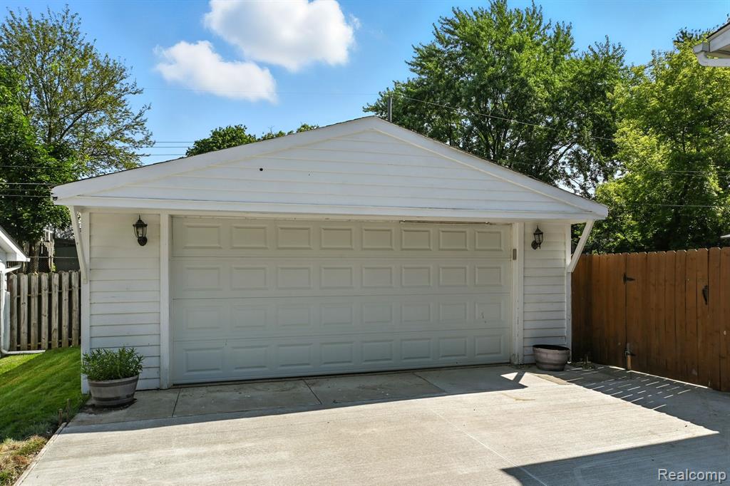 800 Birdsong Drive, Milford, MI 48381 — Photo 22