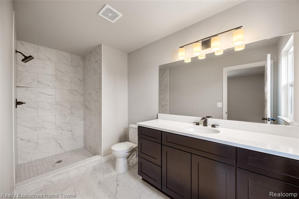 50733 MISTWOOD Drive, Macomb, MI 48042 — Photo 32