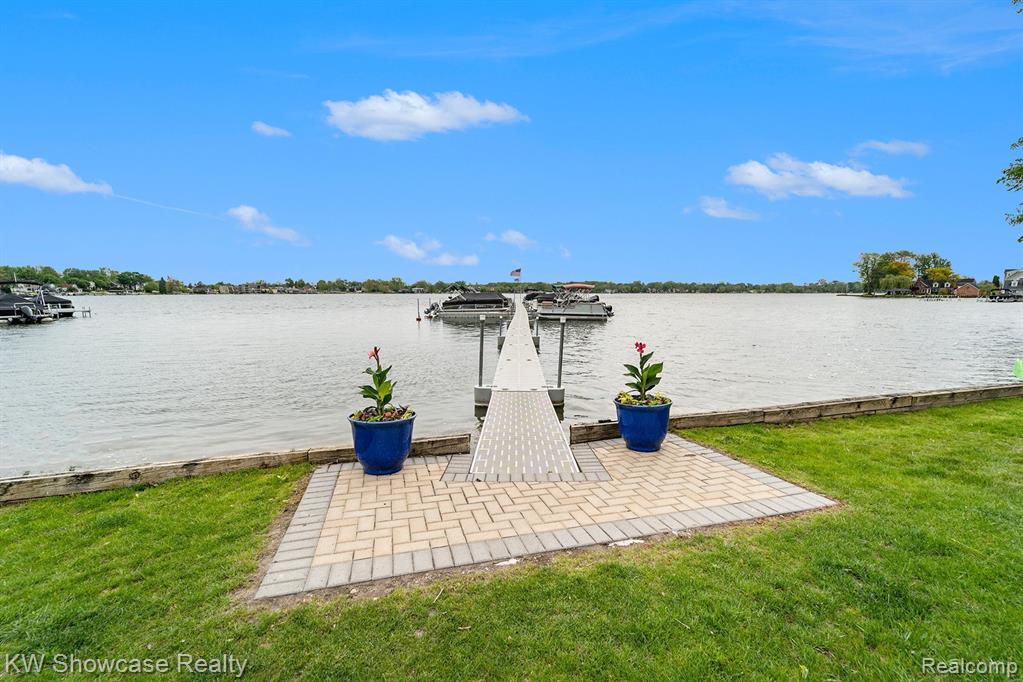 895 S PONTIAC Trail, C206, Walled Lake, MI 48390 — Photo 5