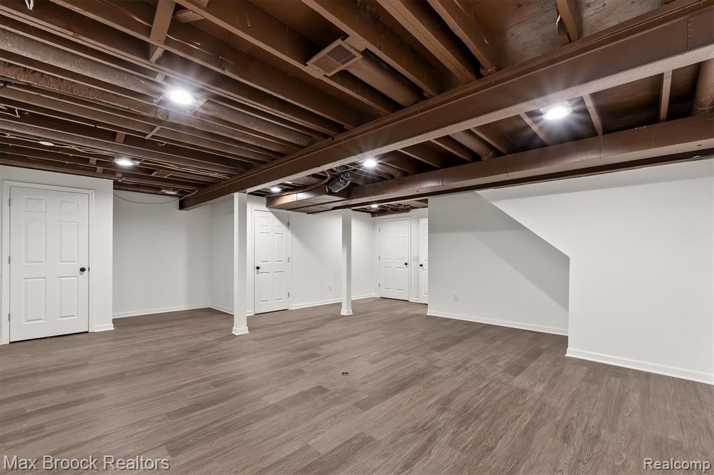 24530 Pineview Street, Oak Park, MI 48237 — Photo 27