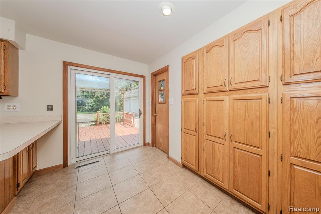 9042 Gale Road, White Lake, MI — Photo 36