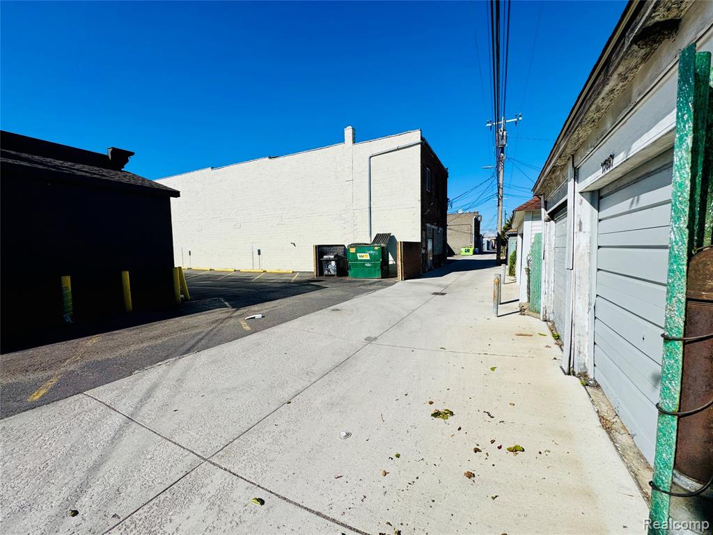 11667 Mitchell Street, Hamtramck, MI 48212 — Photo 36