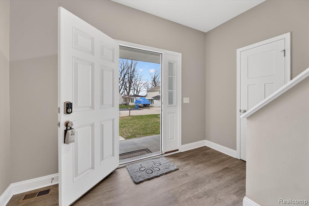 14131 Eastview Drive, Fenton, MI 48430 — Photo 6