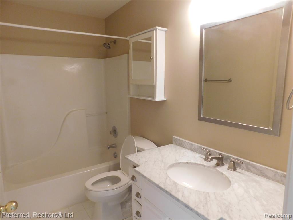 43124 PROVIDENCE Lane, Canton, MI 48188 — Photo 18