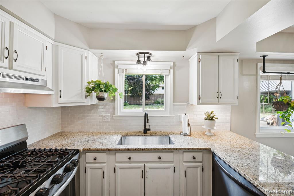 7363 HILLSBORO Drive, Canton, MI 48187 — Photo 13