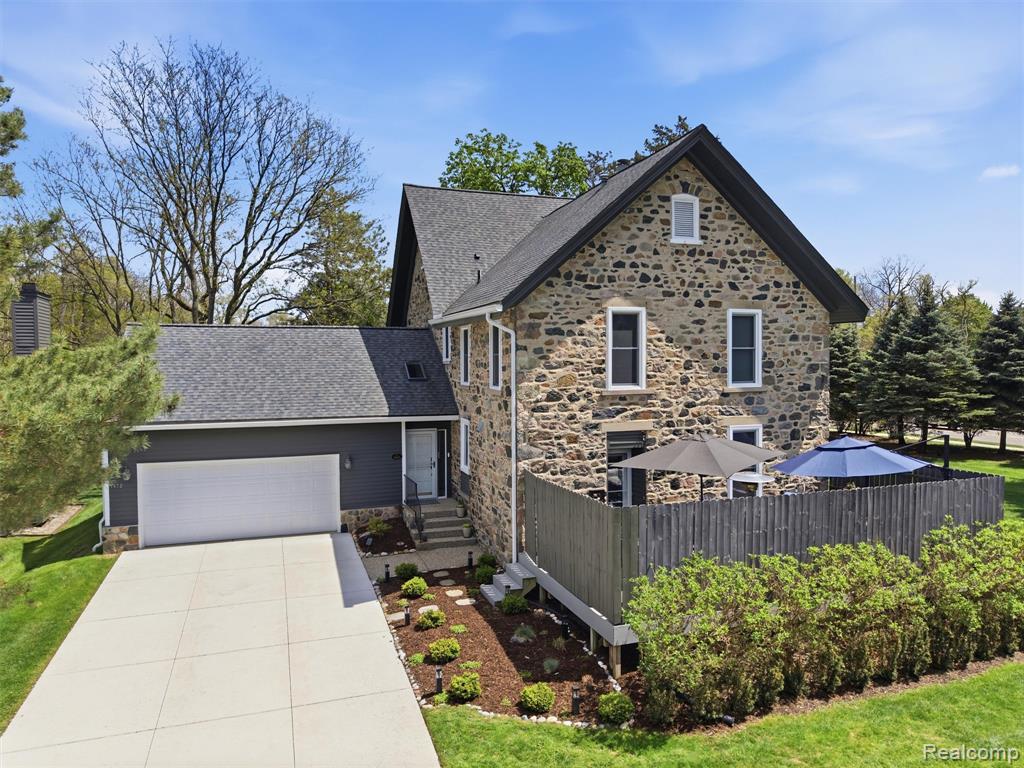7475 Pinehurst Circle - Photo 3