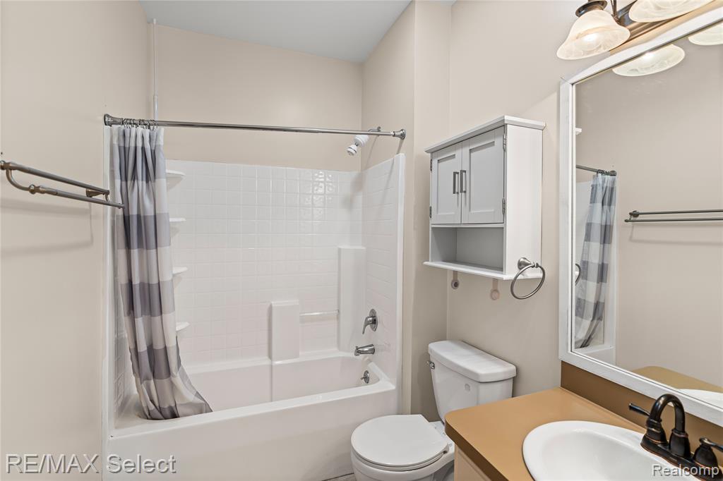 6343 Augusta Street, Swartz Creek, MI 48473 — Photo 42