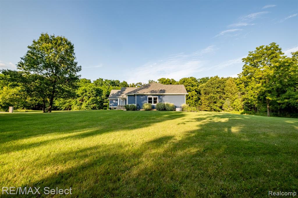 9388 MCMULLEN Circle, Fenton, MI 48430 — Photo 60