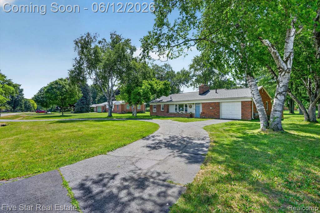 82 E Hurst Drive, Troy, MI 48085 — Photo 43