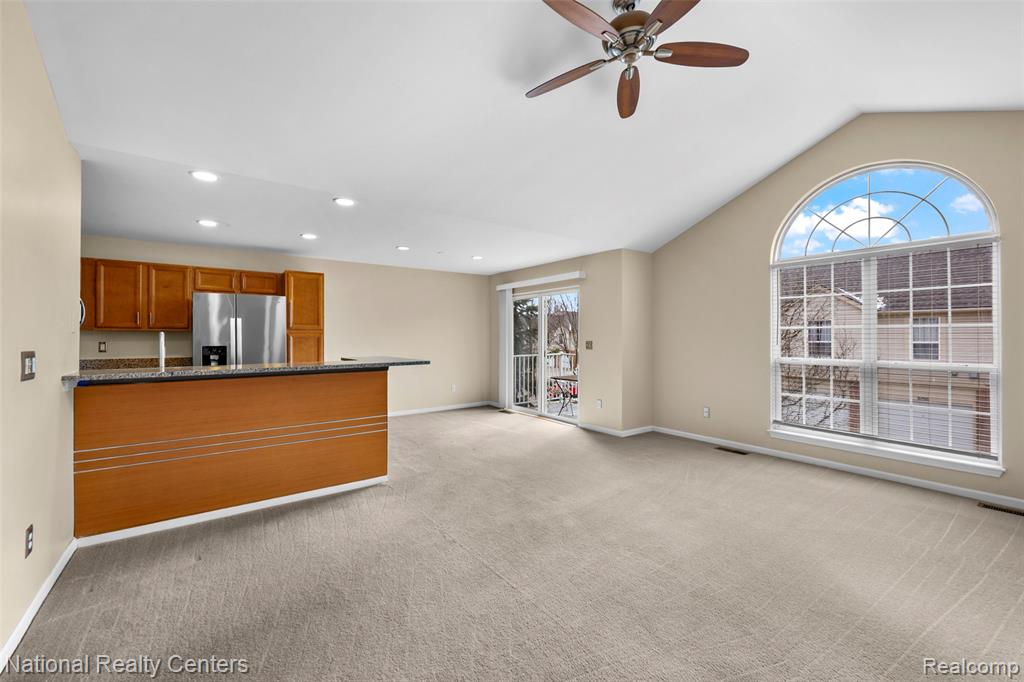 7201 Farmingdale Lane, Walled Lake, MI 48390 — Photo 9