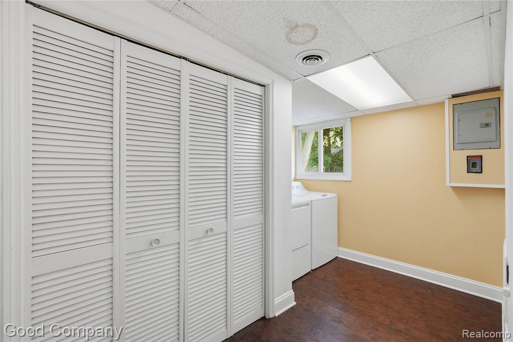 3130 Greenlawn Avenue, Commerce Twp, MI 48382 — Photo 12
