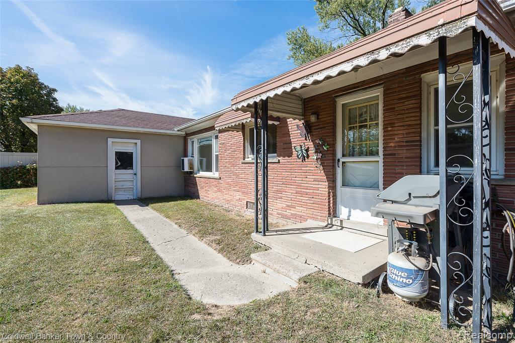 32297 Warren Road, Garden City, MI — Photo 40