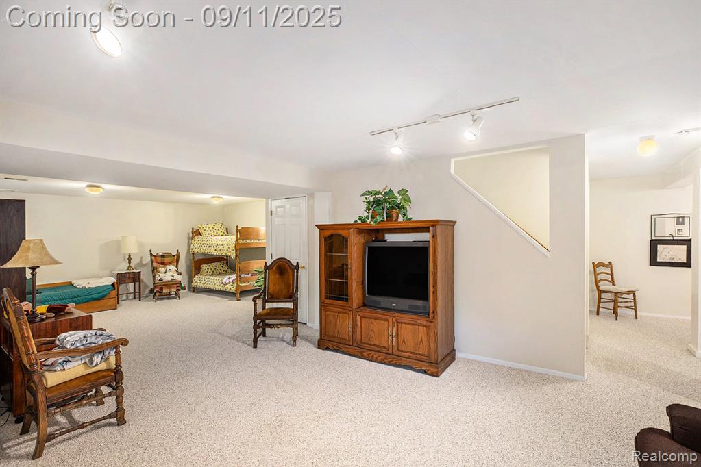 5886 Creekside Drive, Troy, MI 48085 — Photo 21