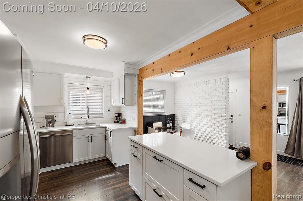 24658 Roanoke Avenue, Oak Park, MI 48237 — Photo 14
