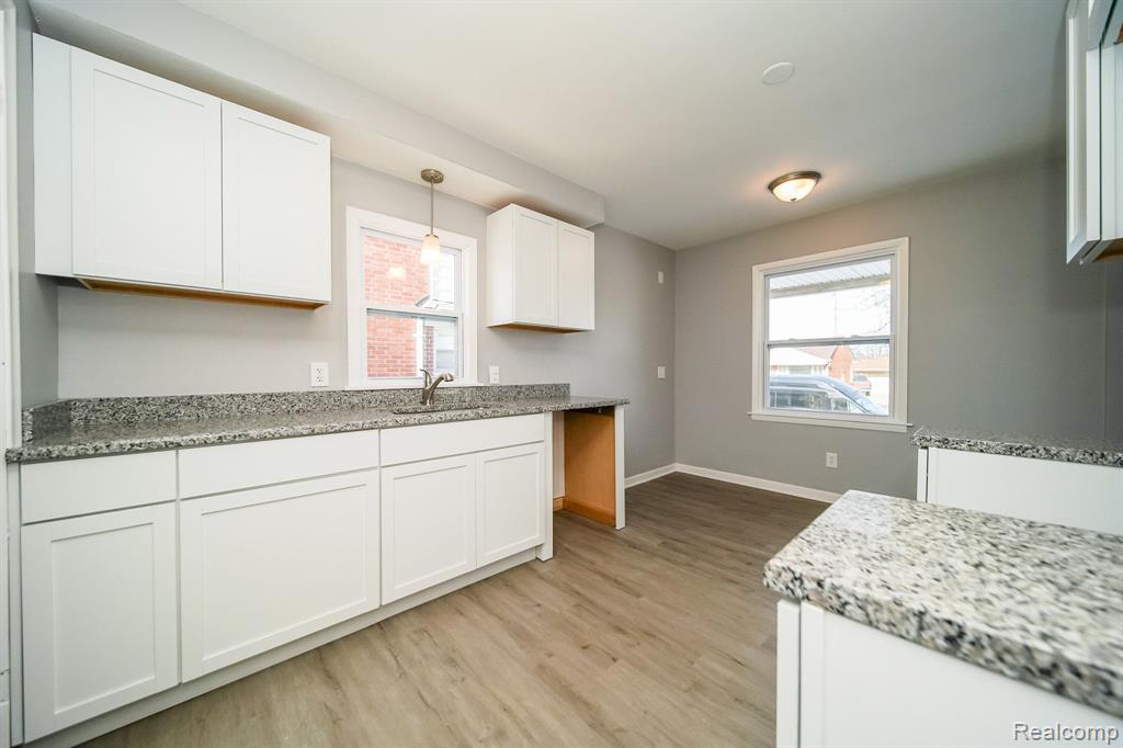 927 CLEOPHUS Parkway, Lincoln Park, MI 48146 — Photo 13