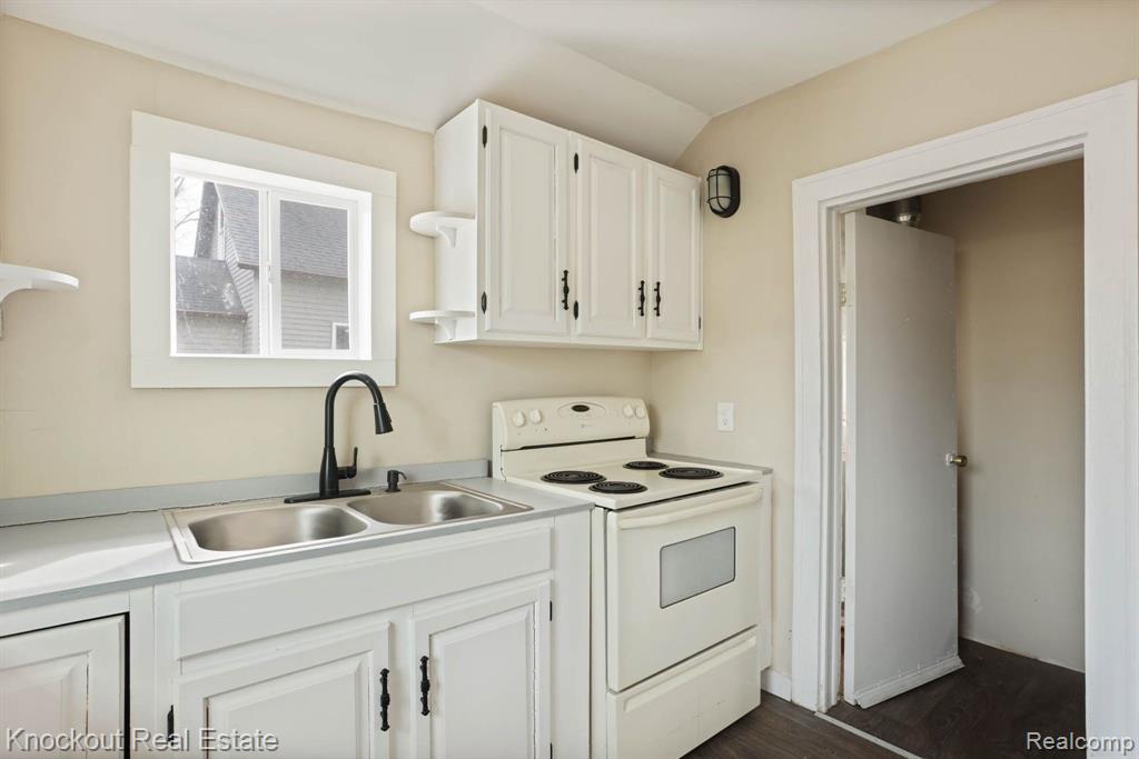 117 S IRVING Street, St. Charles, MI 48655 — Photo 17