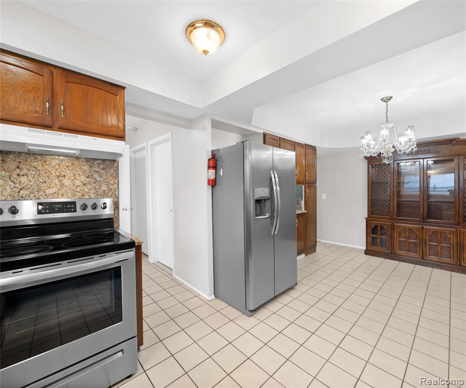 7330 Pointe Drive, Canton, MI 48187 — Photo 11