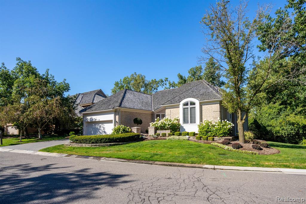 5130 OAKBROOKE Drive, West Bloomfield, MI 48323 — Photo 2
