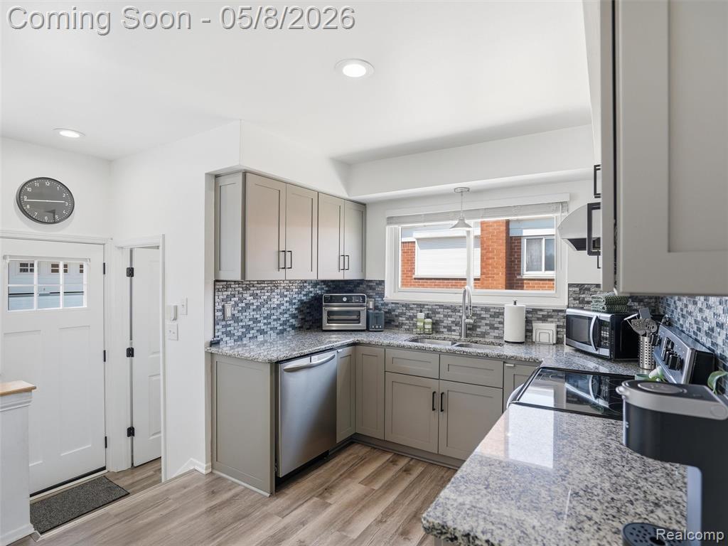 7911 Beatrice, Westland, MI — Photo 15