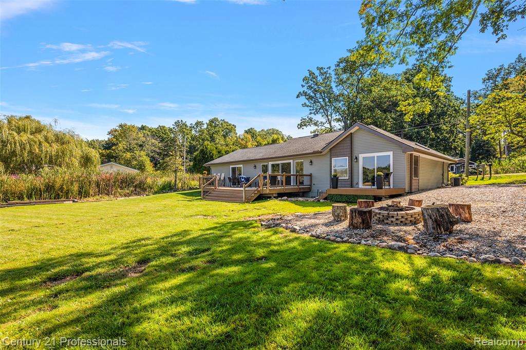 2679 Lakeview Drive, Ortonville, MI 48462 — Photo 8