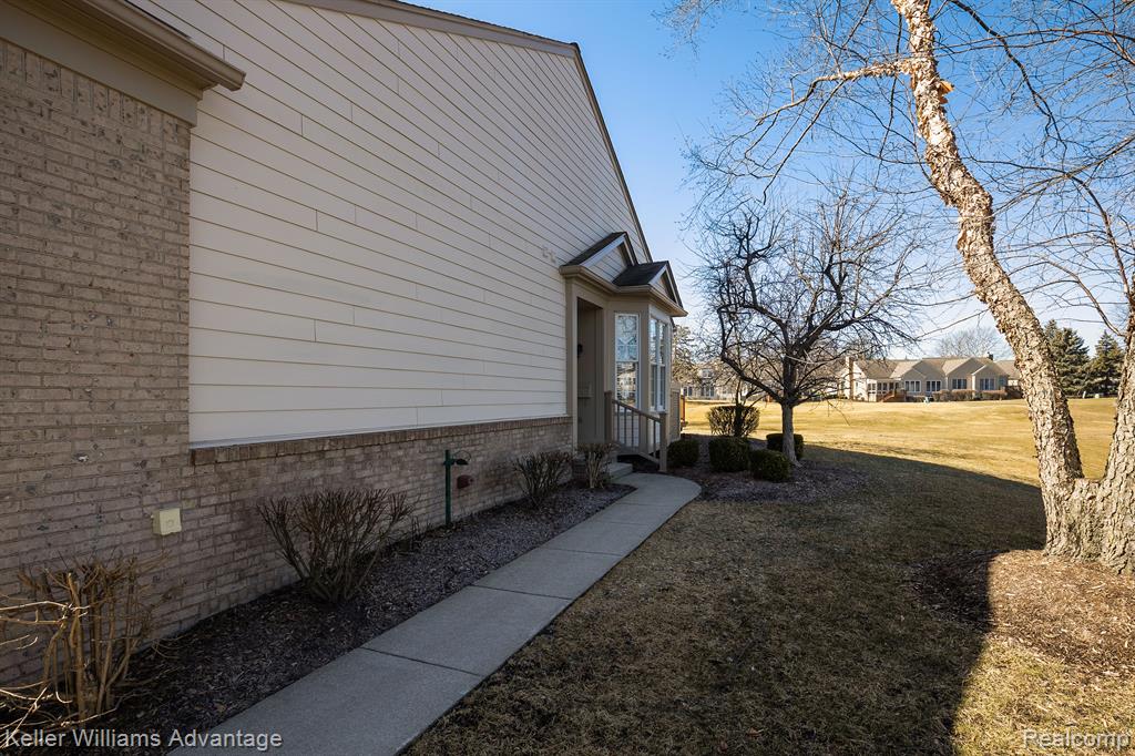 39547 CHAMPION Court, Northville, MI 48168 — Photo 3