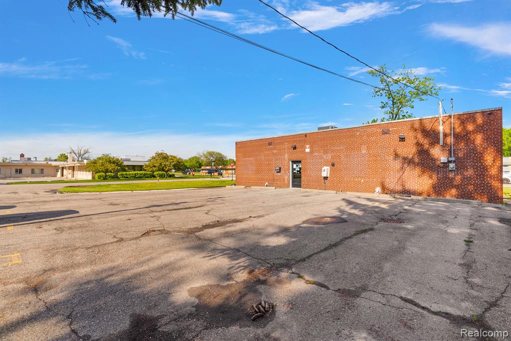 27241 SOUTHFIELD Road, Lathrup Village, MI 48076 — Photo 27
