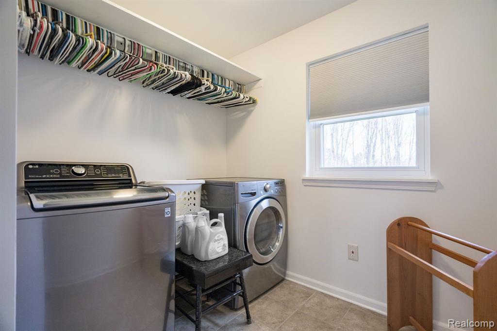 8660 SARGENT Road, Fowlerville, MI 48836 — Photo 29