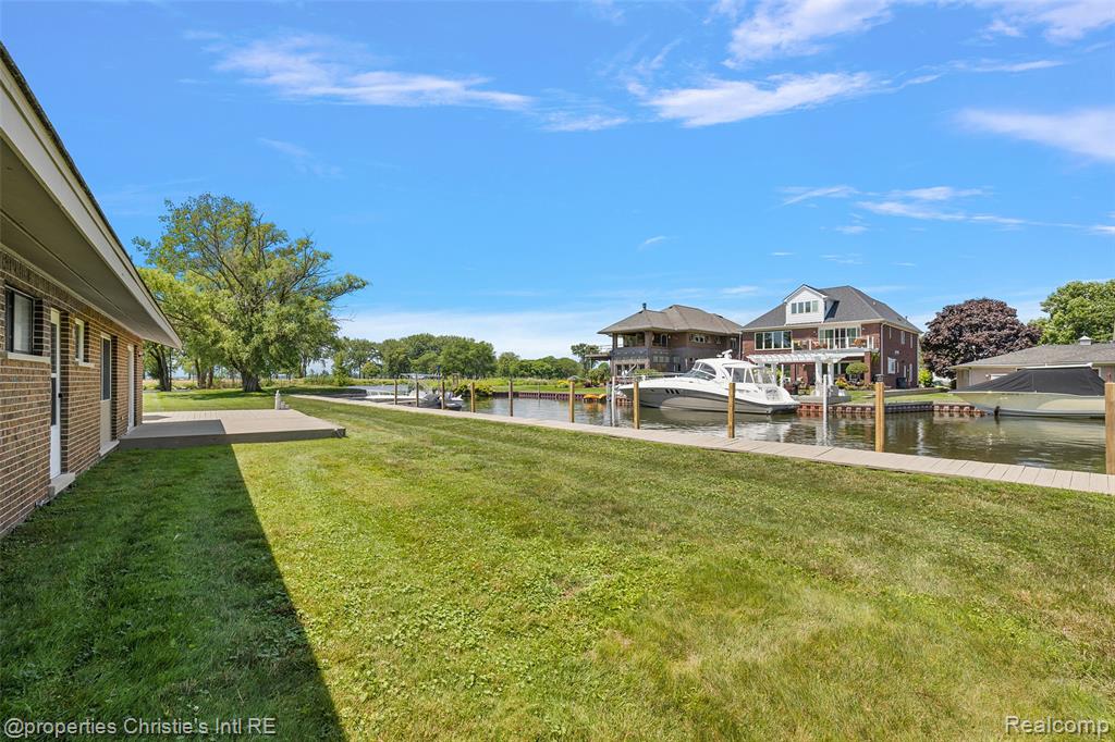 37337 LAKESHORE Drive, Harrison Township, MI — Photo 32