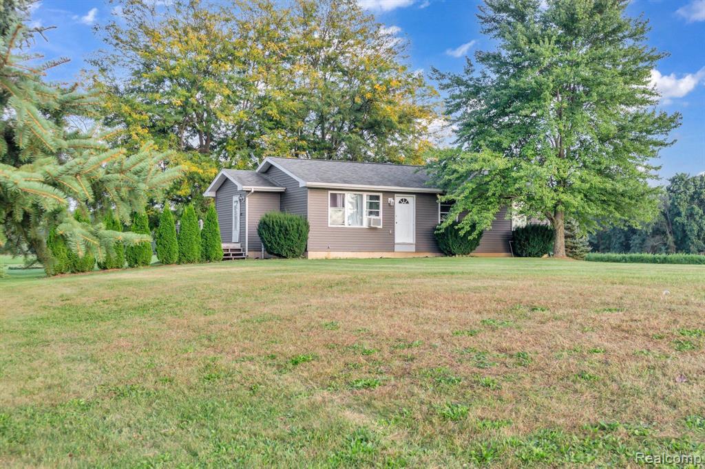 925 S Gregory Street, Fowlerville, MI 48836 — Photo 2