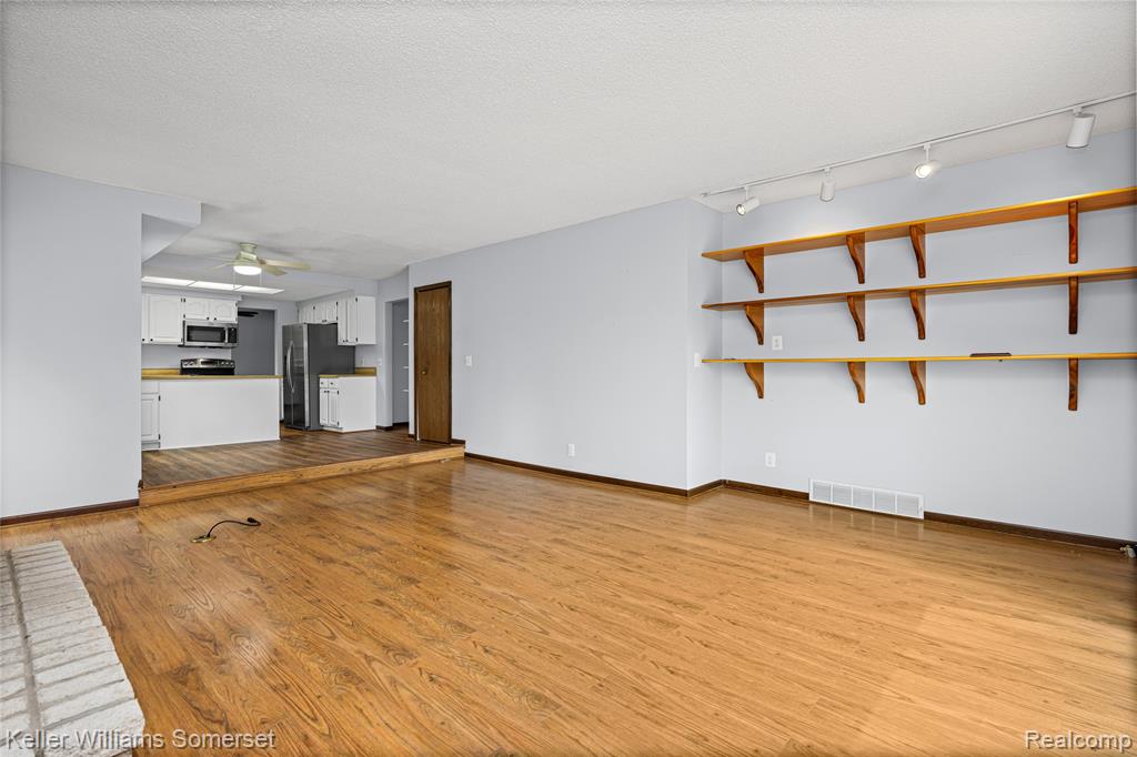33614 Lakeview Street, New Baltimore, MI 48047 — Photo 33