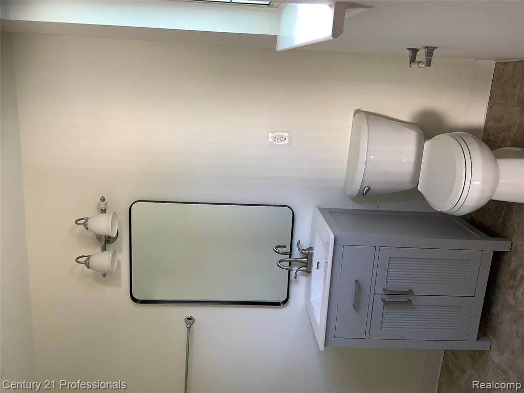 8468 Beatrice, Westland, MI — Photo 19