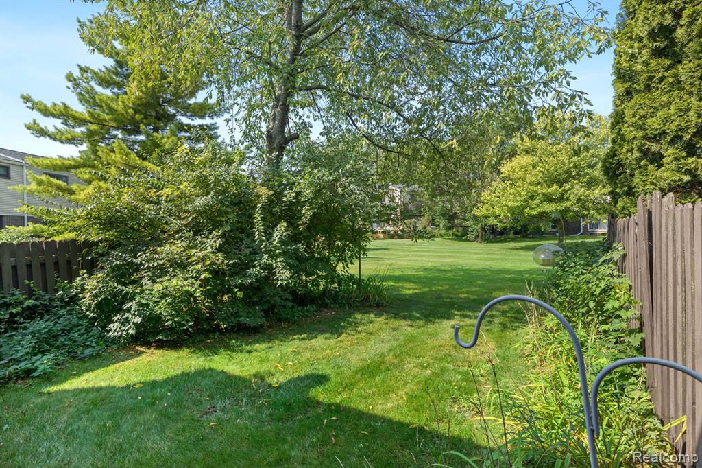 8387 LAKEVIEW Court, Ypsilanti, MI 48198 — Photo 26