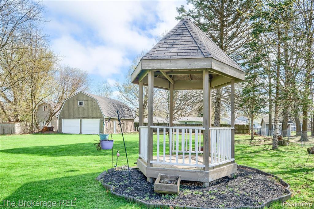 4156 Bobwhite Drive, Flint, MI 48506 — Photo 9