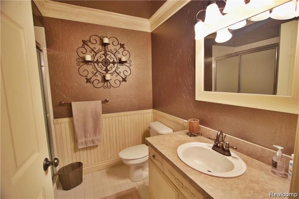 5445 Pine Aires Drive, Sterling Heights, MI 48314 — Photo 11