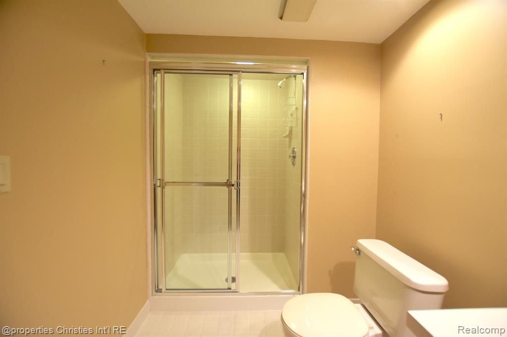 1752 S HILL Boulevard, Bloomfield Hills, MI 48304 — Photo 36