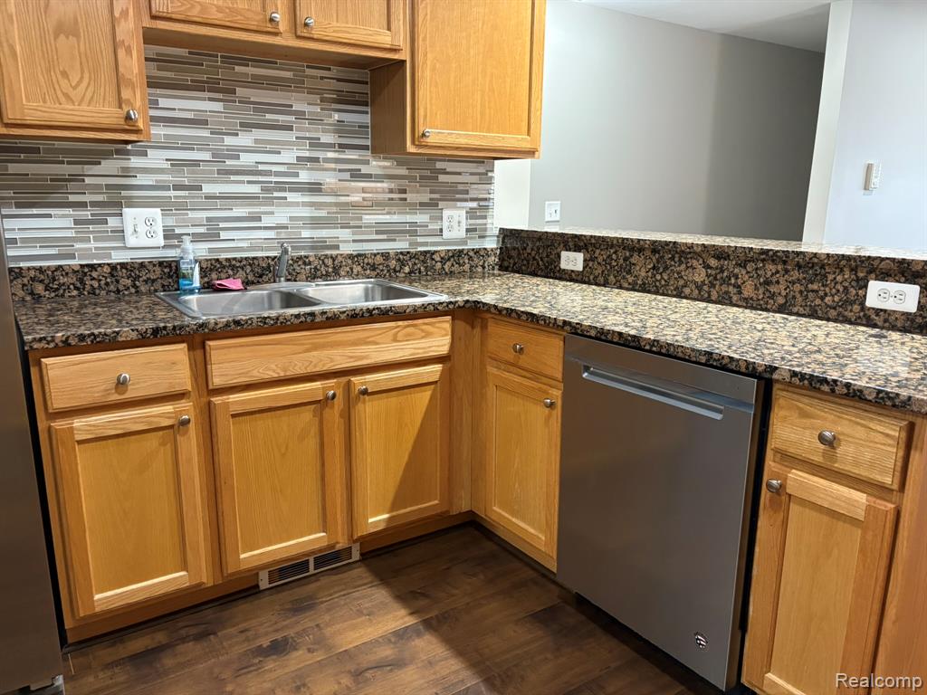 5572 Acorn Lane, 72, Sterling Heights, MI 48314 — Photo 22