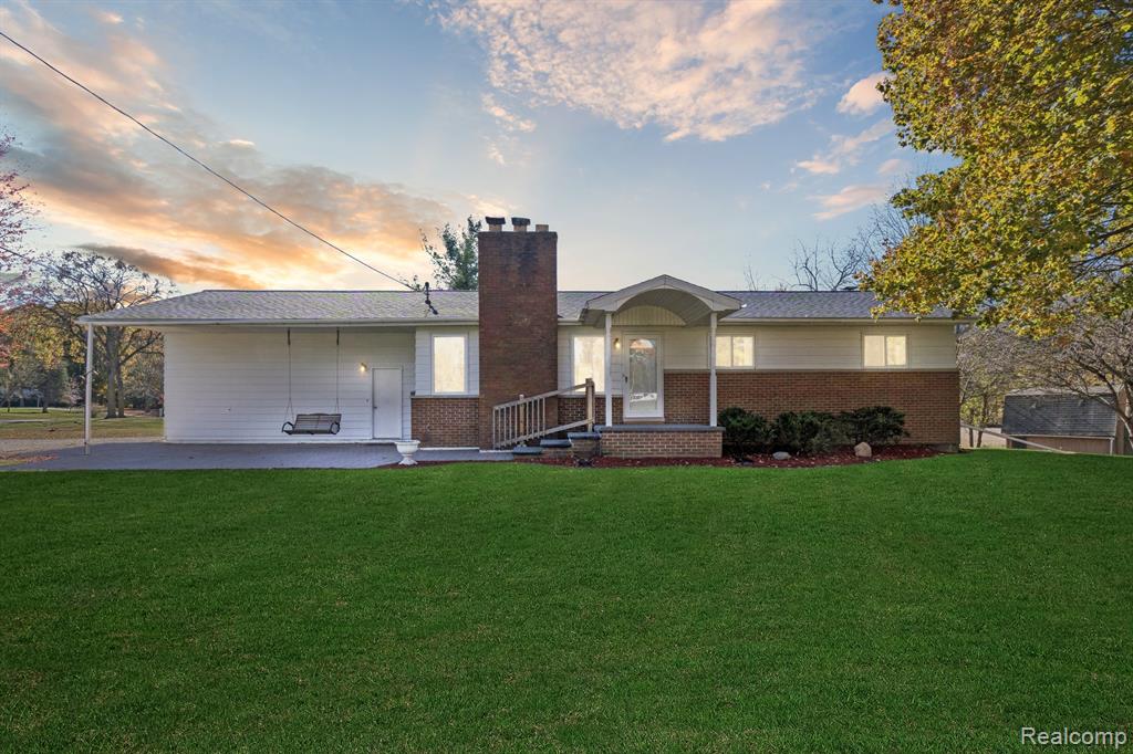 15016 East Road, Montrose, MI 48457 — front exterior