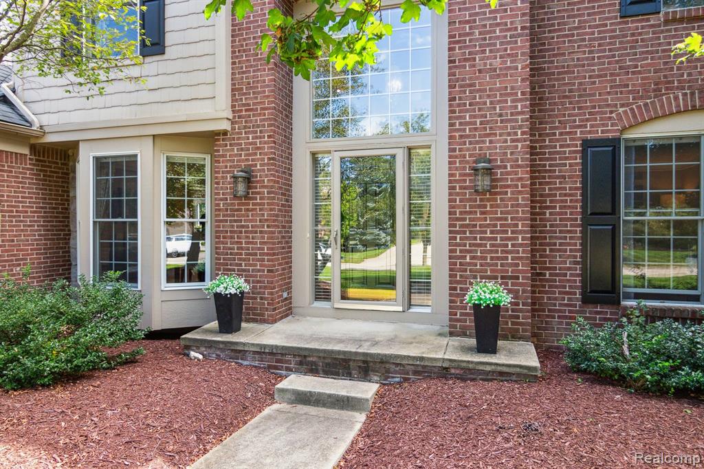 387 TORRINGTON Drive W, Canton, MI 48188 — Photo 3