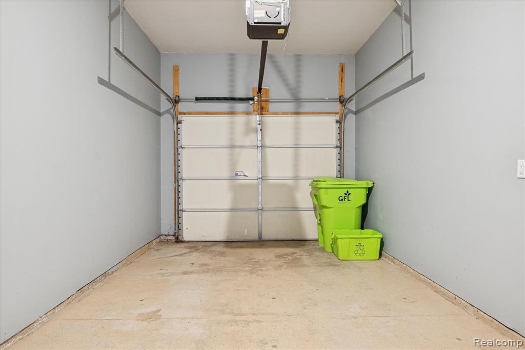 5585 Woodruff Shore Drive, Brighton, MI, 48116