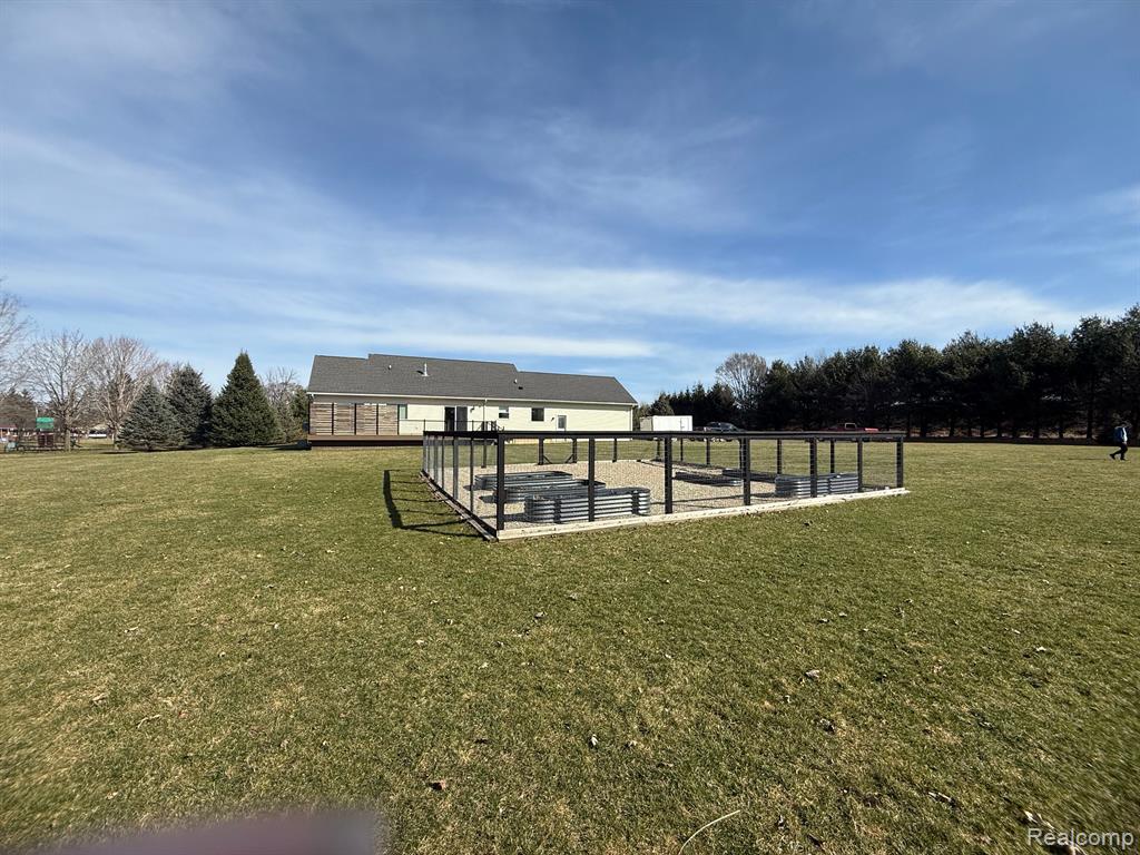 7975 COLLEEN Drive, Fowlerville, MI 48836 — Photo 3